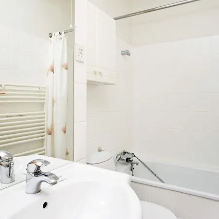 Xliv Apartment *